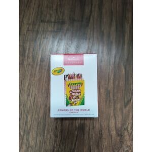 Hallmark Keepsake Crayola Colors of the World Crayons 24 Pieces with Box